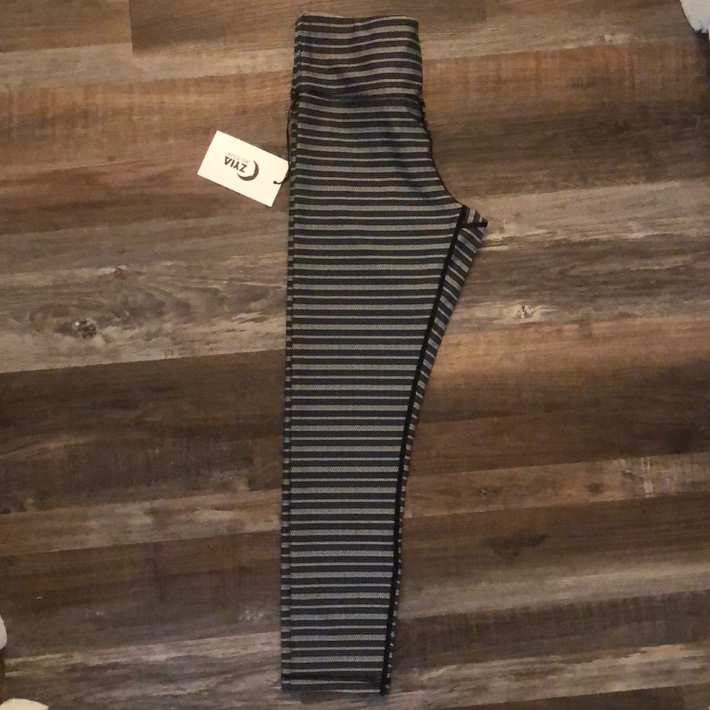 Zyia Black Aztec Adrenaline 7/8 24 leggings - Picture 3 of 6